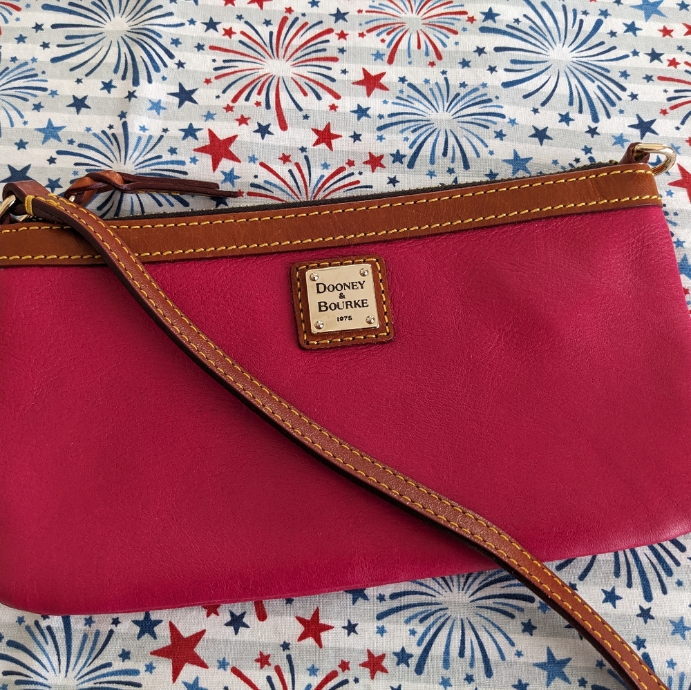 Dooney & Bourke wristlet